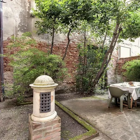 Ca Malvasia House With Garden アパート